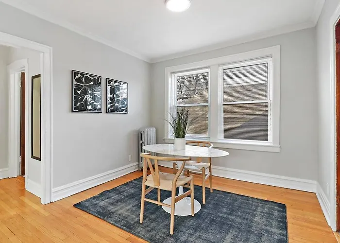 1br Airy With Wi-fi - Barry 2