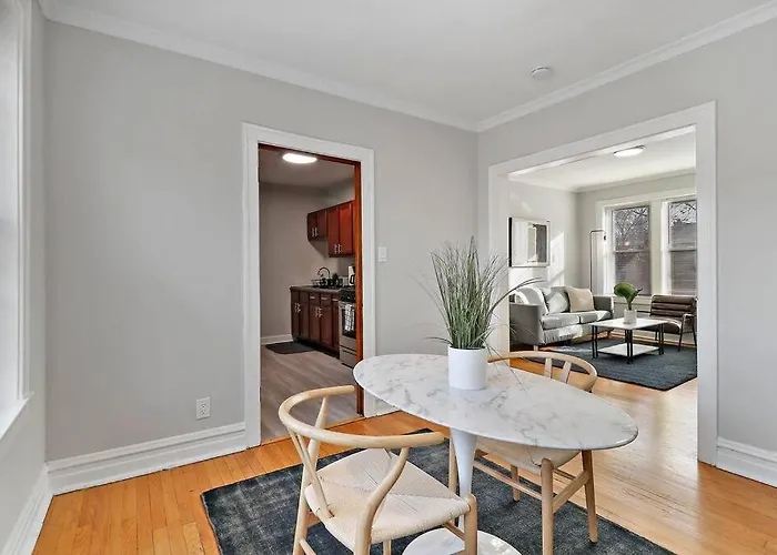 Apartment 1br Airy With Wi-fi - Barry 2 *